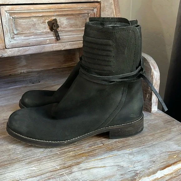 🖤 Free People Cambridge Black Leather Wrap Up Boots Size 38 - Picture 2 of 9